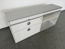 Laden Sie das Bild in den Galerie-Viewer, Denz D3 Sideboard 1600mm breit - mit Schlüssel - MDF Hellgrau