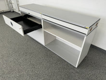Laden Sie das Bild in den Galerie-Viewer, Denz D3 Sideboard 1600mm breit - mit Schlüssel - MDF Hellgrau