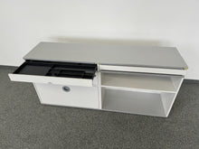 Laden Sie das Bild in den Galerie-Viewer, Denz D3 Sideboard 1600mm breit - mit Schlüssel - MDF Hellgrau