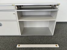 Laden Sie das Bild in den Galerie-Viewer, Denz D3 Sideboard 1600mm breit - mit Schlüssel - MDF Hellgrau