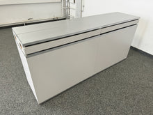 Laden Sie das Bild in den Galerie-Viewer, Denz D3 Sideboard 1600mm breit - mit Schlüssel - MDF Hellgrau