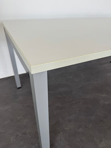 Embru eQ Vierbeintisch mechanisch höhenverstellbar von 750mm - 1800x900mm Spanplatte Grau
