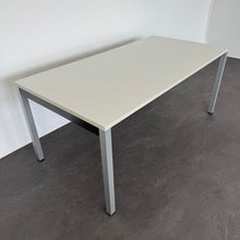 Laden Sie das Bild in den Galerie-Viewer, Embru eQ Vierbeintisch mechanisch höhenverstellbar von 750mm - 1800x900mm Spanplatte Grau