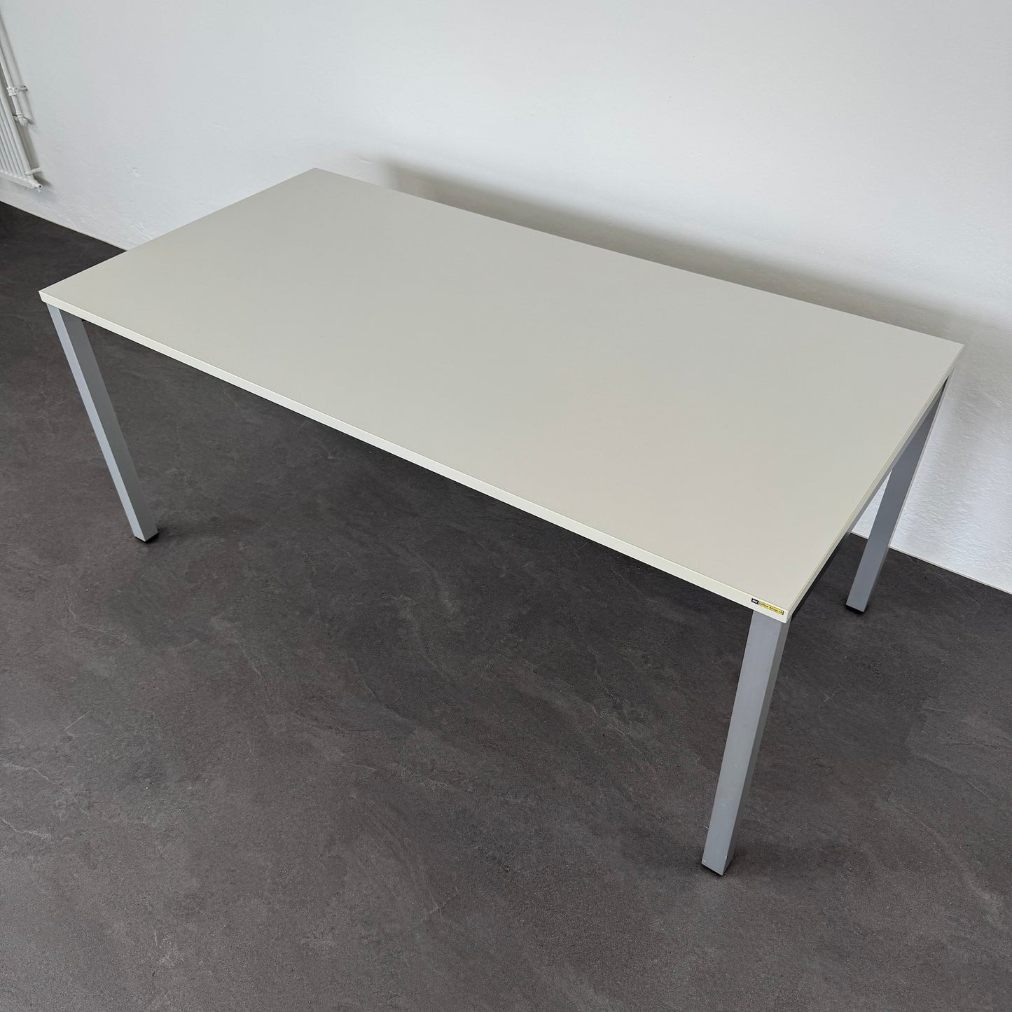 Embru eQ Vierbeintisch