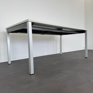 Embru eQ Vierbeintisch mechanisch höhenverstellbar von 750mm - 1800x900mm Spanplatte Grau