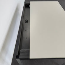 Laden Sie das Bild in den Galerie-Viewer, Embru eQ Vierbeintisch mechanisch höhenverstellbar von 750mm - 1800x900mm Spanplatte Grau