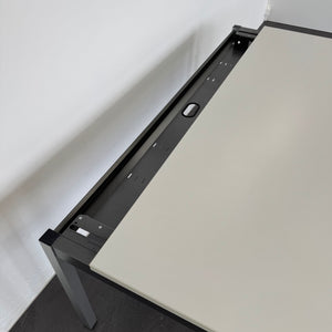 Embru eQ Vierbeintisch mechanisch höhenverstellbar von 750mm - 1800x900mm Spanplatte Grau