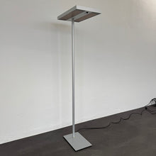 Laden Sie das Bild in den Galerie-Viewer, Alteme Eco K/Prisma2 Indirekt-/Direktleuchte Dimmbar - mit Sensor - 4 x 55 Watt Metall Silbergrau