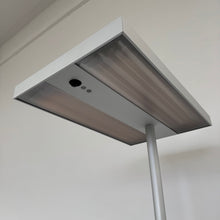 Laden Sie das Bild in den Galerie-Viewer, Alteme Eco K/Prisma2 Indirekt-/Direktleuchte Dimmbar - mit Sensor - 4 x 55 Watt Metall Silbergrau
