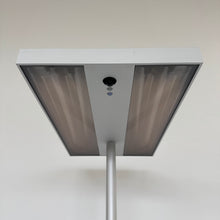 Laden Sie das Bild in den Galerie-Viewer, Alteme EcoP K Prisma Indirekt-/Direktleuchte Dimmbar - mit Sensor - 4 x 28 Watt Metall Silbergrau