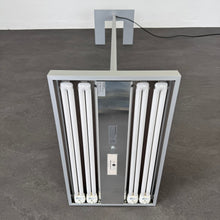 Laden Sie das Bild in den Galerie-Viewer, Alteme EcoP K Prisma Indirekt-/Direktleuchte Dimmbar - mit Sensor - 4 x 28 Watt Metall Silbergrau
