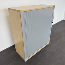 Laden Sie das Bild in den Galerie-Viewer, Steelcase Share It Lateralschrank für 3 Ordner-Reihen 1000mm breit - mit Schlüssel Spanplatte Ahorndekor