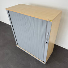 Laden Sie das Bild in den Galerie-Viewer, Steelcase Share It Lateralschrank für 3 Ordner-Reihen 1000mm breit - mit Schlüssel Spanplatte Ahorndekor