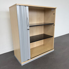 Laden Sie das Bild in den Galerie-Viewer, Steelcase Share It Lateralschrank für 3 Ordner-Reihen 1000mm breit - mit Schlüssel Spanplatte Ahorndekor
