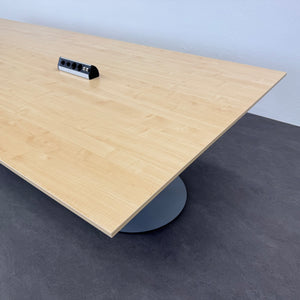 König + Neurath Meet Sitzungstisch mechanisch höhenverstellbar von 735mm - 4000x1500mm Spanplatte Ahorndekor