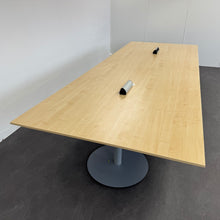 Laden Sie das Bild in den Galerie-Viewer, König + Neurath Meet Sitzungstisch mechanisch höhenverstellbar von 735mm - 4000x1500mm Spanplatte Ahorndekor