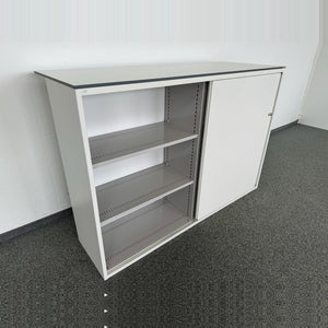 Lista Office Storage Empfangs-Theken Schiebetür-Aktenschrank für 3 Ordner-Reihen 1600mm breit - ohne Schlüssel - Metall Weiss