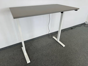 Top Design Basic Sitz-Steh Schreibtisch elektrisch höhenverstellbar von 740-1230mm - 1400x800mm - Spanplatte - Cubanitgrau