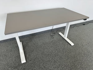 Top Design Basic Sitz-Steh Schreibtisch elektrisch höhenverstellbar von 740-1230mm - 1400x800mm - Spanplatte - Cubanitgrau