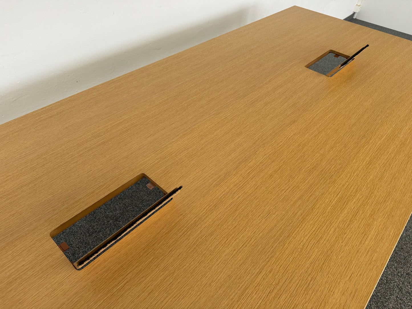 Lista Office Motion Sitzungstisch