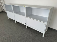 Laden Sie das Bild in den Galerie-Viewer, Sitag MCS Sideboard Modul mit Schlüssel - 2400mm breit - Spanplatte Weiss