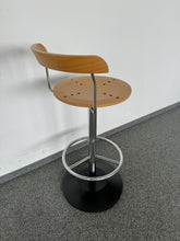 Laden Sie das Bild in den Galerie-Viewer, Top Design Classic Barhocker mit Sitzhöhe 780mm - Formsperrholz - Buche