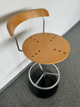 Laden Sie das Bild in den Galerie-Viewer, Top Design Classic Barhocker mit Sitzhöhe 780mm - Formsperrholz - Buche