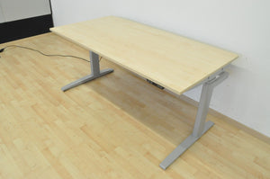 MC OFFICE SHOP MC Stand Sitz-Steh Schreibtisch elektrisch höhenverstellbar von 680-1350mm - 1800x900mm - Holz - Ahorndekor