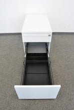Laden Sie das Bild in den Galerie-Viewer, Haworth Mobile Storage Roll-Korpus mit Hängeregister mit Schlüssel - Spanplatte - Weiss