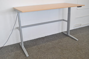 MC OFFICE SHOP MC Stand Sitz-Steh Schreibtisch elektrisch höhenverstellbar von 680-1350mm - 1800x900mm - Holz - Buche