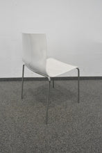 Laden Sie das Bild in den Galerie-Viewer, Moving Moving Slim Sitzungsstuhl ohne Armlehnen - Kunststoff - Weiss