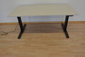 MC OFFICE SHOP MC Stand V2 Sitz-Steh Schreibtisch elektrisch höhenverstellbar von 640-1300mm - 1600x800mm - Holz - Lichtgrau