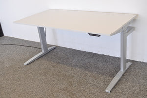 MC OFFICE SHOP MC Stand Sitz-Steh Schreibtisch elektrisch höhenverstellbar von 680-1350mm - 2000x1000mm - Holz - Lichtgrau