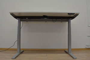 MC OFFICE SHOP MC Stand V2 Sitz-Steh Schreibtisch elektrisch höhenverstellbar von 640-1300mm - 1600x800mm - Spanplatte - Lichtgrau