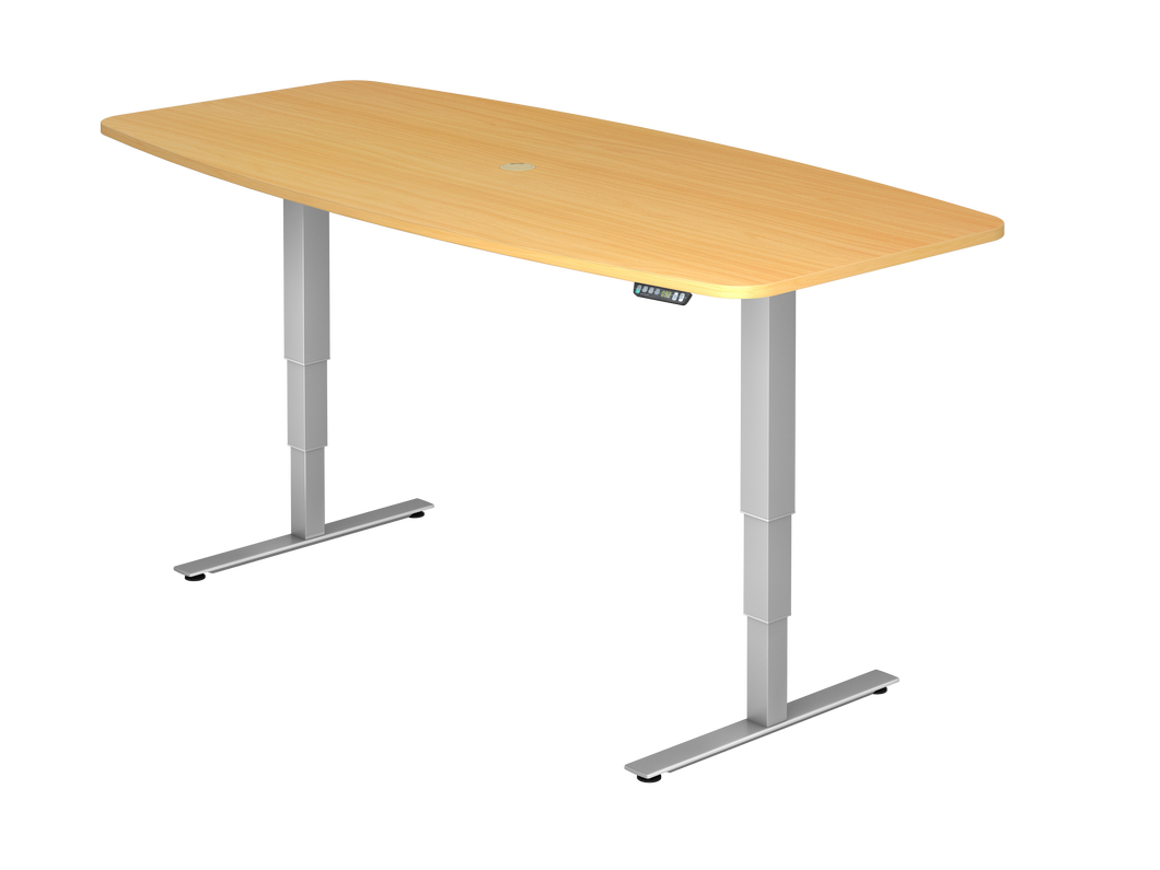 Illustration eines elektrisch höhenverstellbaren Sitz-Steh-Schreibtisches mit leicht gewölbter Vorder- und Rückkante der Tischplatte in hellem Holzdekor