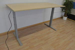 MC OFFICE SHOP MC Stand V2 Sitz-Steh Schreibtisch elektrisch höhenverstellbar von 640-1300mm - 1800x900mm - Holz - Ahorndekor