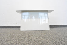 Laden Sie das Bild in den Galerie-Viewer, Vitra Side Table Outdoor - Metall - Weiss