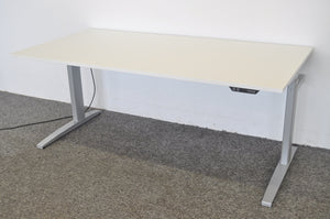 MC OFFICE SHOP MC Stand Sitz-Steh Schreibtisch elektrisch höhenverstellbar von 680-1350mm - 1800x900mm - Holz - Kristallweiss