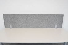 Laden Sie das Bild in den Galerie-Viewer, MC MC MyWall Akustiktrennwand mit Tischhalterung - 2000x500mm - Kunststoff - Grau gemustert
