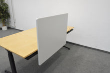 Laden Sie das Bild in den Galerie-Viewer, Lista Office Trennwand mit Tischhalterung 950x720mm - Spanplatte - Weiss