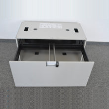 Laden Sie das Bild in den Galerie-Viewer, Steelcase Flexbox HR-Modul mit 1 Auszug 800mm breit - mit Schlüssel - Spanplatte Lichtgrau
