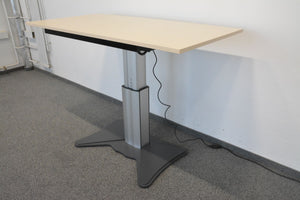 Denz Classic Sitz-Steh Schreibtisch elektrisch höhenverstellbar von 685 -1170mm - 1600x800mm - Spanplatte - Ahorn