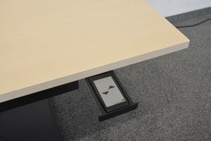 Denz Classic Sitz-Steh Schreibtisch elektrisch höhenverstellbar von 685 -1170mm - 1600x800mm - Spanplatte - Ahorn