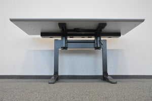 Elan Euroffice Schreibtisch mechanisch höhenverstellbar von 680-800mm - 1475x800mm - Holz - Lichtgrau Hell