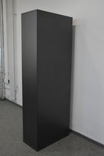 Laden Sie das Bild in den Galerie-Viewer, HAWORTH New City Flügeltür-Aktenschrank für 6 Ordner-Reihen 800mm breit - mit Schlüssel - Holz - Anthrazit