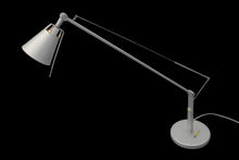 Laden Sie das Bild in den Galerie-Viewer, IKEA Husvik Tischlampe 1-Stufig - Metall - Aluminium matt