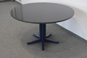 Ergodata System Desk Sitzungstisch fixe Höhe von 700mm - 1200mm Durchmesser - MDF - Vogelaugenahorn blau gebeizt
