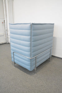 Vitra Alcove Sofa Love Seat - Stoff - Hellblau gemustert