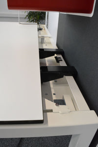 Lista Motion Schreibtisch mechanisch höhenverstellbar von 680-820mm - 1800x900mm - Vollkern HPL Platte - Weiss