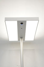 Laden Sie das Bild in den Galerie-Viewer, Alteme EcoB Indirekt-/Direktleuchte LED Dimmbar - mit Sensor - 1 x 82.5 Watt - Metall - Silbergrau